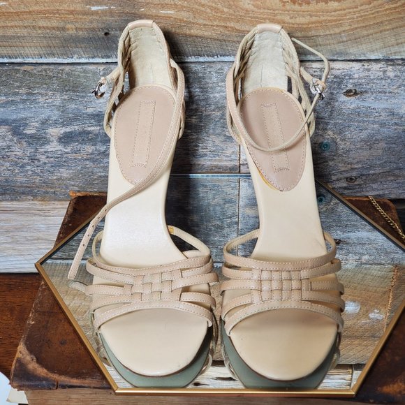 Banana Republic Beige Basket Weave Heeled Sandles size 8m - Like New - Picture 2 of 12